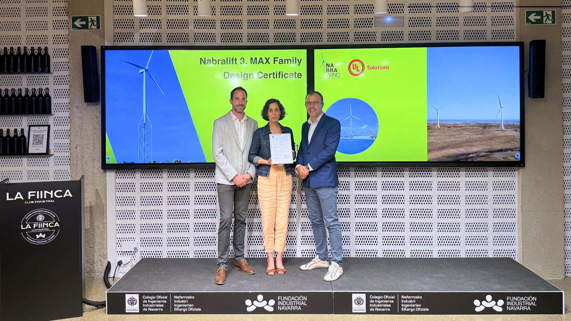 Dos personas de Nabrawind reciben un certicado de UL